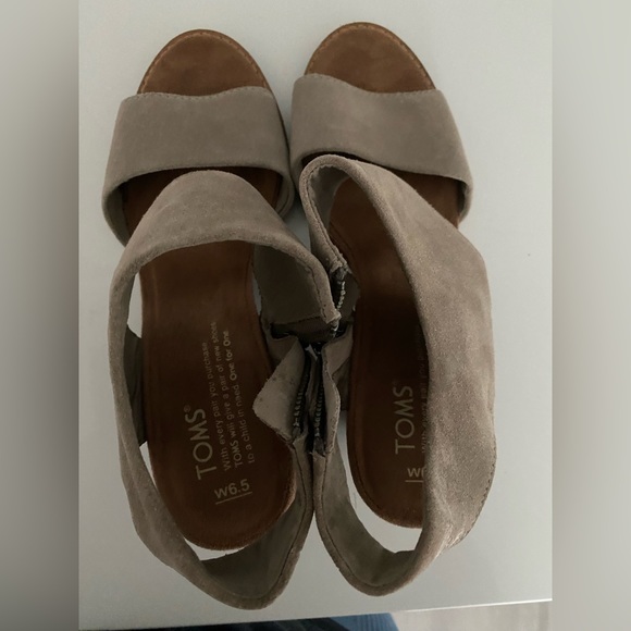 TOMS Women's Suede Nude, 6.5 size, worn once - Picture 1 of 6